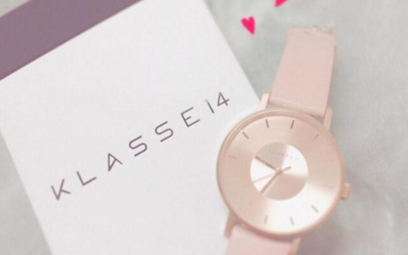 最近日妞的手腕上都是這支 淡粉玫瑰金手錶 一戴上時髦感立即加倍 Lookin 美人時髦話題網