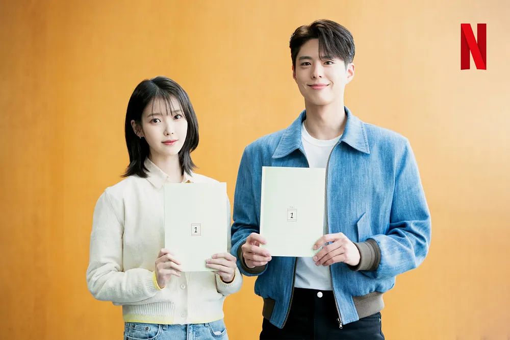 共譜出復古的青春戀曲！IU、朴寶劍主演2024話題韓劇《您辛苦了》5大看點搶先看！